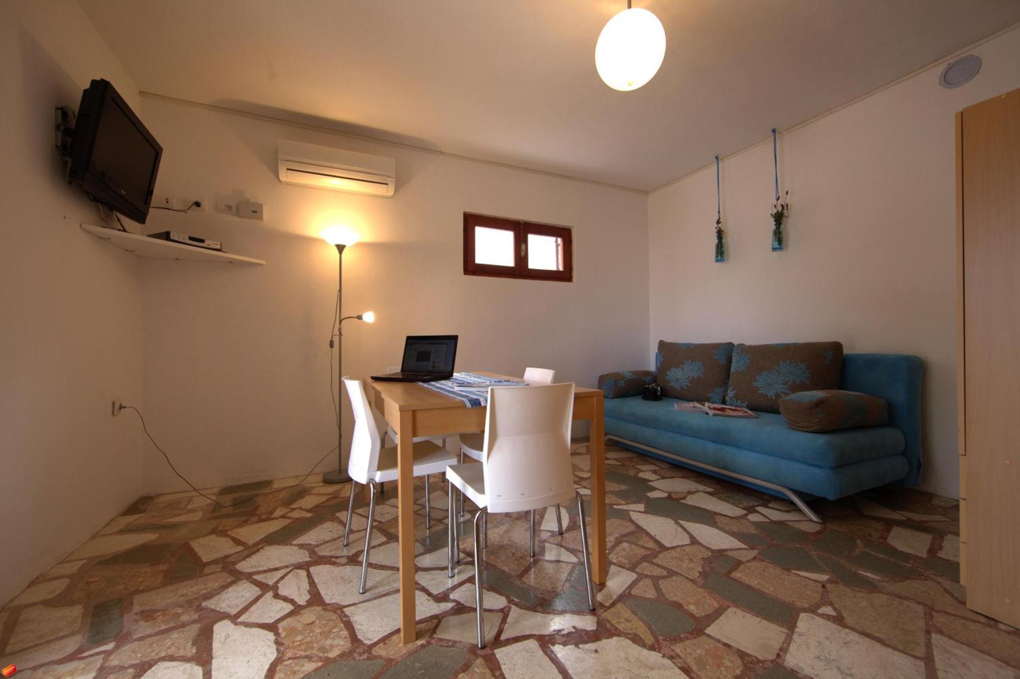 The Sea House Apartments Vis Room photo