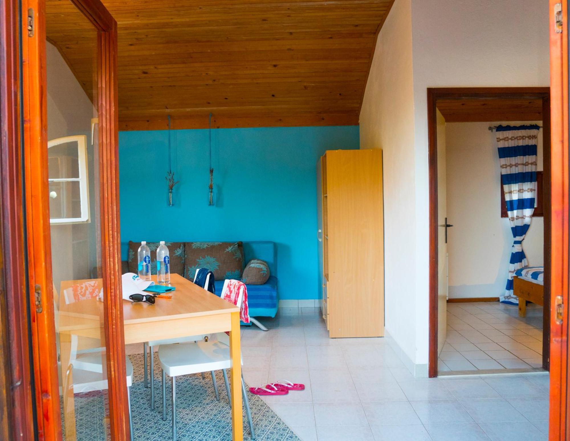 The Sea House Apartments Vis Room photo